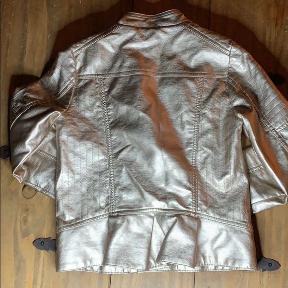 🧚🏻‍♂️Soft Golden Faux Leather Jacket - Picture 3 of 4